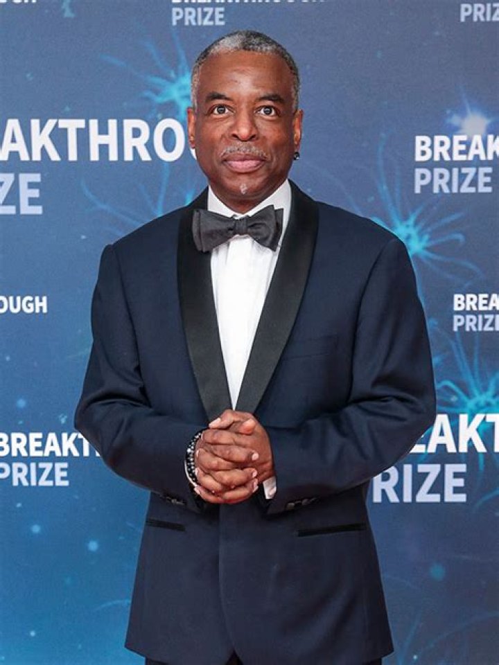 Who Is LeVar Burton? 5 Things About The ‘Jeopardy’ Guest Host – Hollywood Life